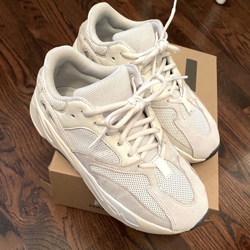 Yeezy boost 700 analog EG7596